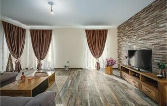 Three-bedroom Holiday Home In Tinjan