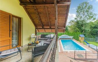 Three-bedroom Holiday Home In Brestovac