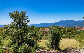 Stunning Apartment In Viskovo W/ Wifi And 2 Bedrooms