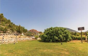 Two-bedroom Holiday Home In Stasevica