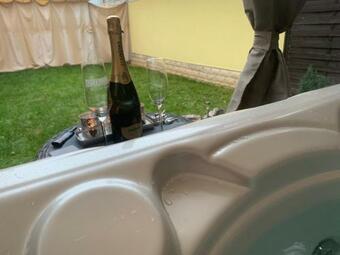 Gunarasi Villa Jacuzzival