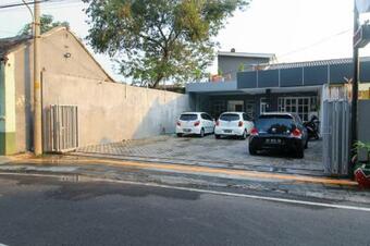 Hostal Reddoorz Near Klaten Train Station