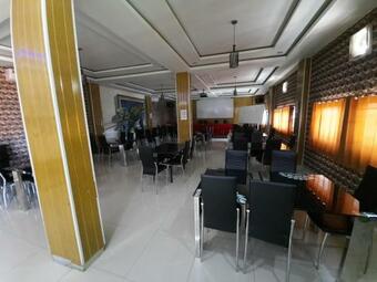 Oyo 3373 Favour Hotel