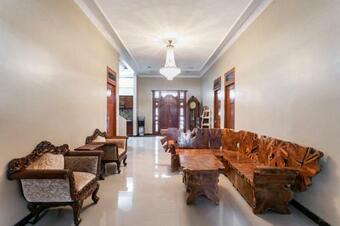 Hostal Reddoorz Syariah Near Exit Toll Banyumanik