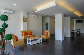 Hotel Reddoorz Plus Near Solo Baru