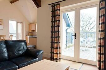 Lakeside Holiday Holiday Home No.18, Mountshannon, Co. Clare - 3 Bedroom House Sleeps 5/6