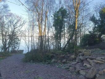 Stunning Log Cabin On The Lake