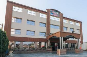 Hotel Oyo 66888 Gomti Resorts
