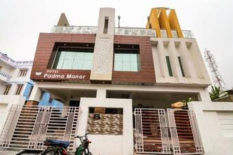 Hotel Oyo 47057 Padma Manor