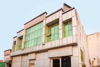 Oyo 70046 Hotel Royal Punjab