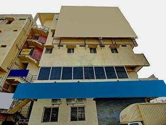 Hotel Oyo 76552 Adhin Residency