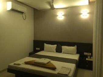 Hotel Raj Cottage And Resort