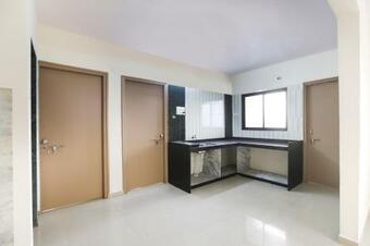 Spot On 64910 Varma Imperial Hotel