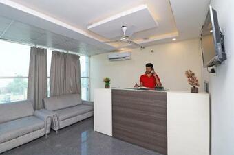 Oyo 37918 Hotel Signature Inn