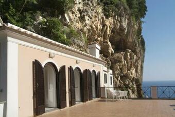 Castiglione Apartment Sleeps 2 With Pool Air Con And Wifi