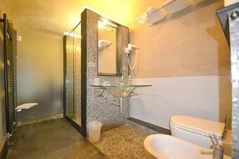 Campiglia Holiday Home Sleeps 3