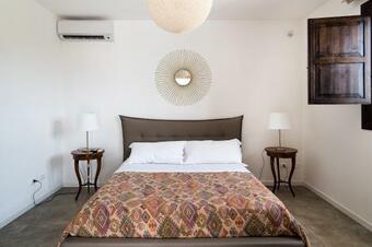 Casale Modica Villa Sleeps 4 With Pool And Air Con