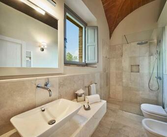 Castelfalfi Villa Sleeps 16 With Pool And Air Con