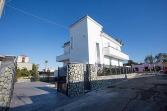 Hostal Guesthouse Porto Di Roma