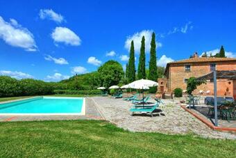 Montecchio Apartment Sleeps 6 With Pool And Air Con
