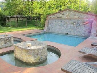 Attractive Holiday Home In Ficulle With Whirlpool