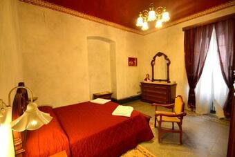 Montemaggiore Belsito Villa Sleeps 9