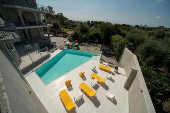Gravina Di Catania Apartments With Swimming Pool And Jacuzzi