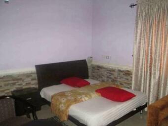 Hostal Room In Lodge - Falana Suites And Apartment