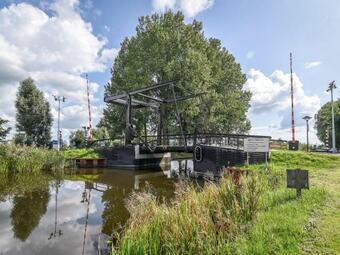 Cozy 4 Person Chalet In The Frisian Nature
