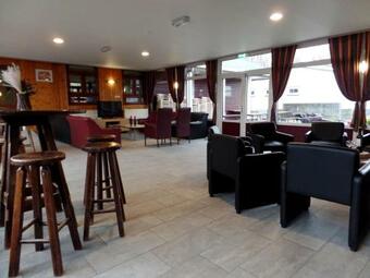 Spacious Holiday Home At 1 Km From The North Sea Beach