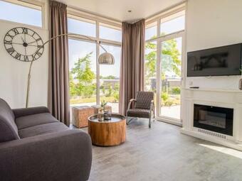 Holiday Home Resort De Kraaijenbergse Plassen-2