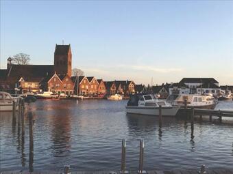 Modern Holiday Home In Grou With Garden