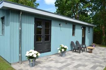 Mooi Nieuw Houten Huisje