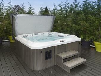 Inviting Holiday Home In Heeg With Jacuzzi