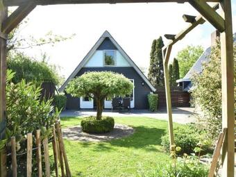 Spacious Home In Tuitjenhorn Near The Sea