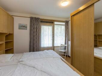 Beautiful Holiday Home In Flushing With Terrace