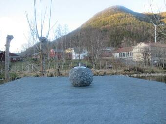 Trolltunga, Jondal, Sommerski