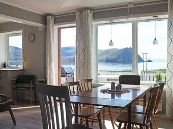 Holiday Home S�rv�r II