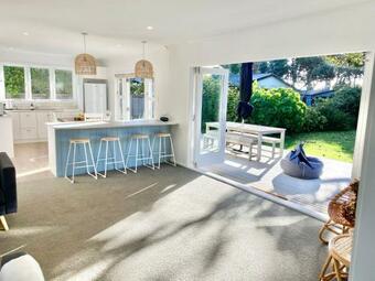 Magnolia Cottage - Kuaotunu Holiday Home