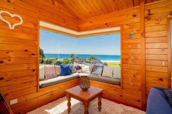 The Captain's Lookout - Onemana Holiday Home