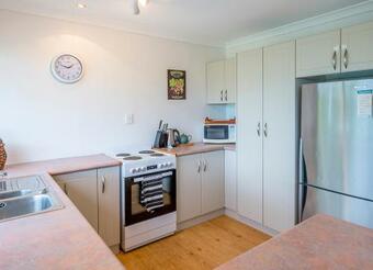 Lagoon Haven - Waikanae Holiday Home