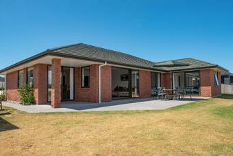 The Waterfront Ruakaka - Ruakaka Holiday Home