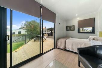 Calapso Cottage - Waikanae Beach Holiday Home