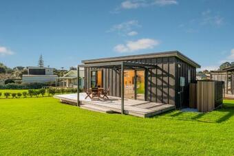 Little Bach At Whangapoua