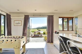 Cedarwood - Christchurch Holiday Homes
