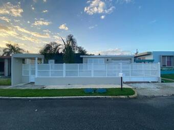 Relaxing Oasis With Pool And Cabana