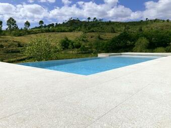 Casa Com Piscina Em Bai�o By Iziboo Kings