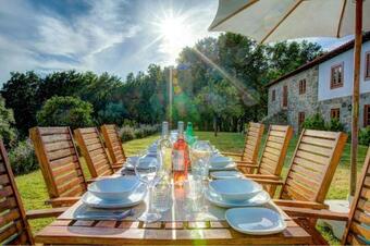 Calheiros Villa Sleeps 10