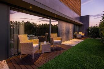 Bed & Breakfast Farmhouse Near Porto With Pool-suite Lousa