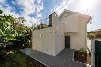 Oscar's House By An Island Apart